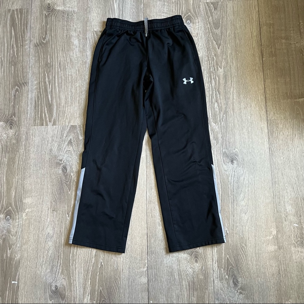 Under Armour joggers/sweatpants in a size Youth Medium (M)!!!